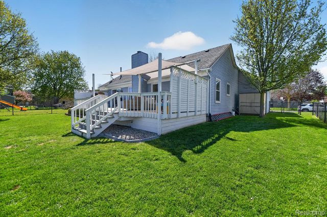 61350 Creekview Drive, South Lyon, MI 48178