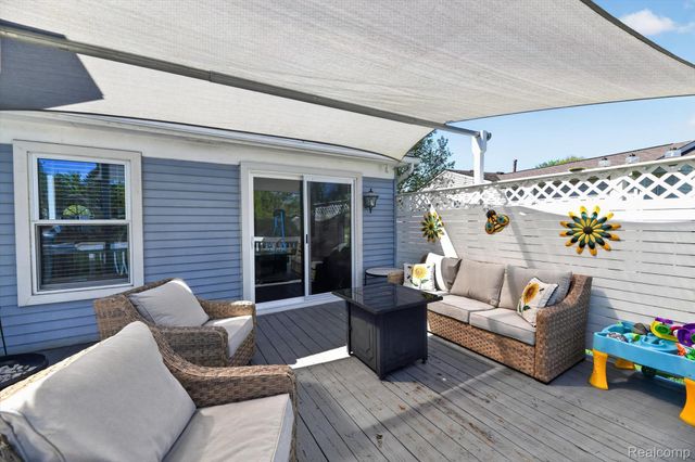 61350 Creekview Drive, South Lyon, MI 48178