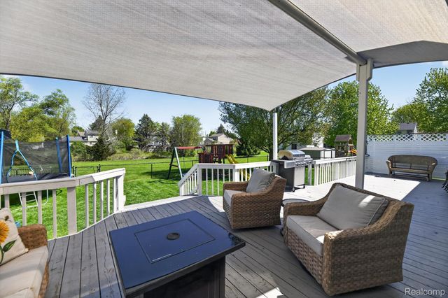 61350 Creekview Drive, South Lyon, MI 48178