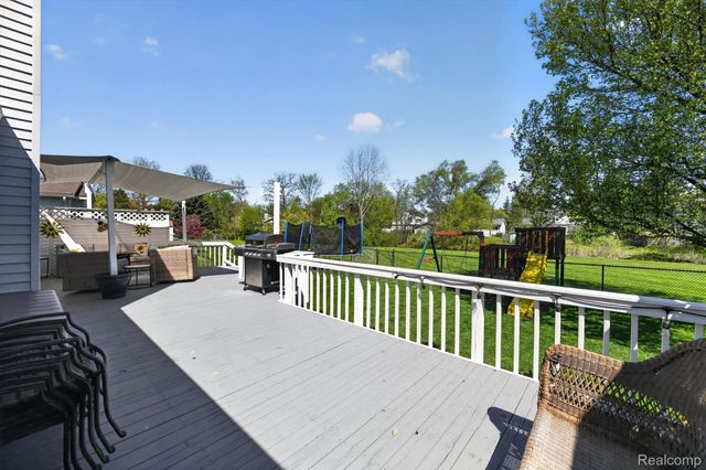 61350 Creekview Drive, South Lyon, MI 48178