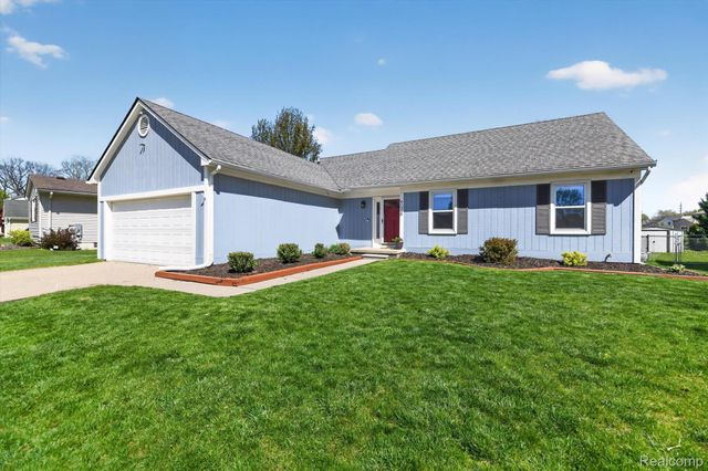 61350 Creekview Drive, South Lyon, MI 48178