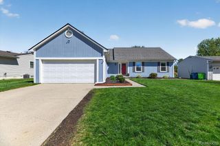 61350 Creekview Drive, South Lyon, MI 48178