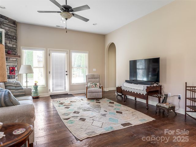 10 Pacifico Drive, Asheville, NC 28806