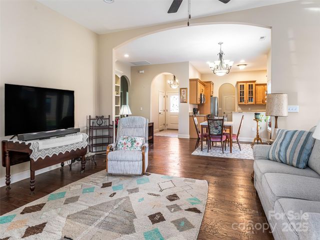 10 Pacifico Drive, Asheville, NC 28806