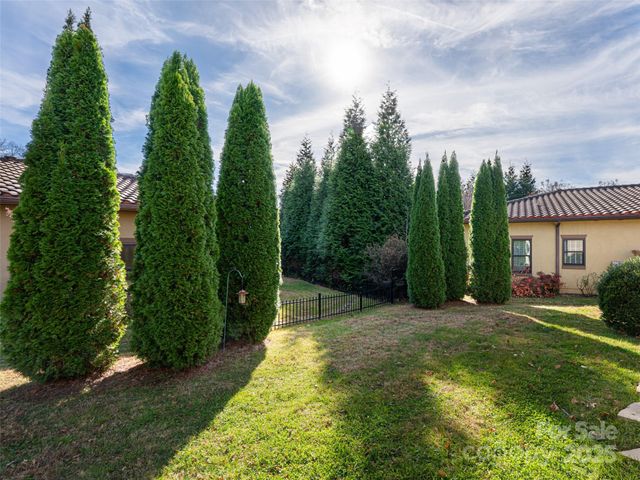 10 Pacifico Drive, Asheville, NC 28806