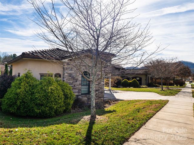 10 Pacifico Drive, Asheville, NC 28806