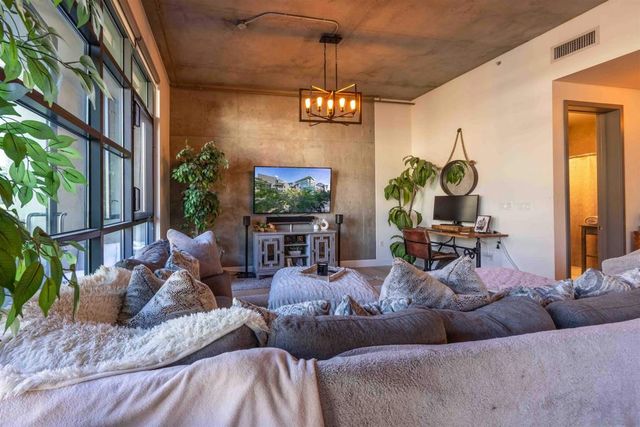 1050 Island Ave. 404, San Diego, CA 92101