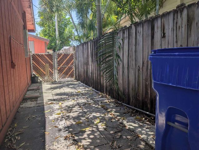 1450 NE 30TH Street, Pompano Beach, FL 33064