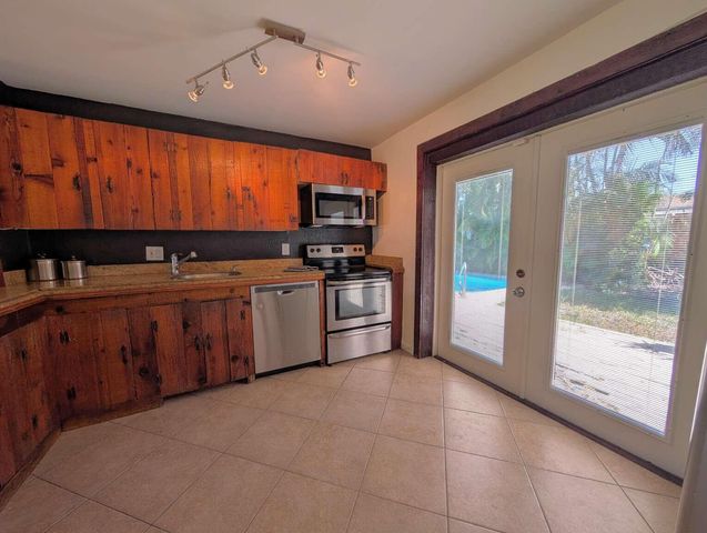 1450 NE 30TH Street, Pompano Beach, FL 33064