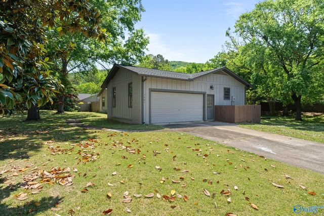 7901 Mcintosh Circle SE, Huntsville, AL 35802