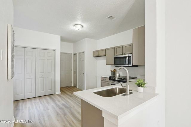 4795 PLAYPEN Drive, Jacksonville, FL 32210