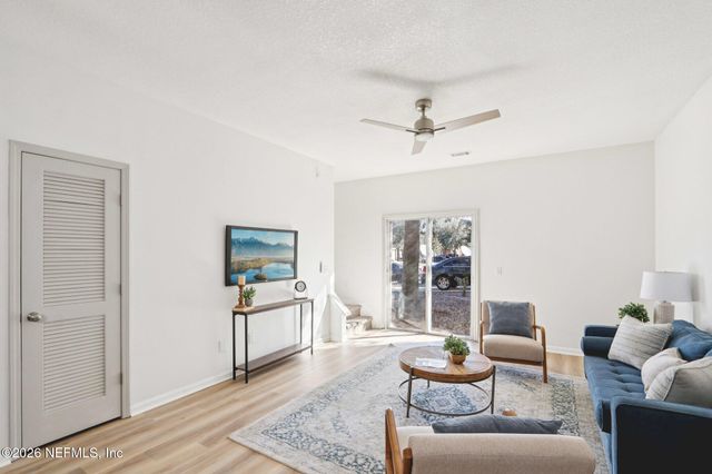 4795 PLAYPEN Drive, Jacksonville, FL 32210