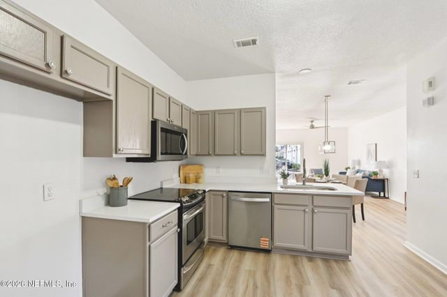 4795 PLAYPEN Drive, Jacksonville, FL 32210