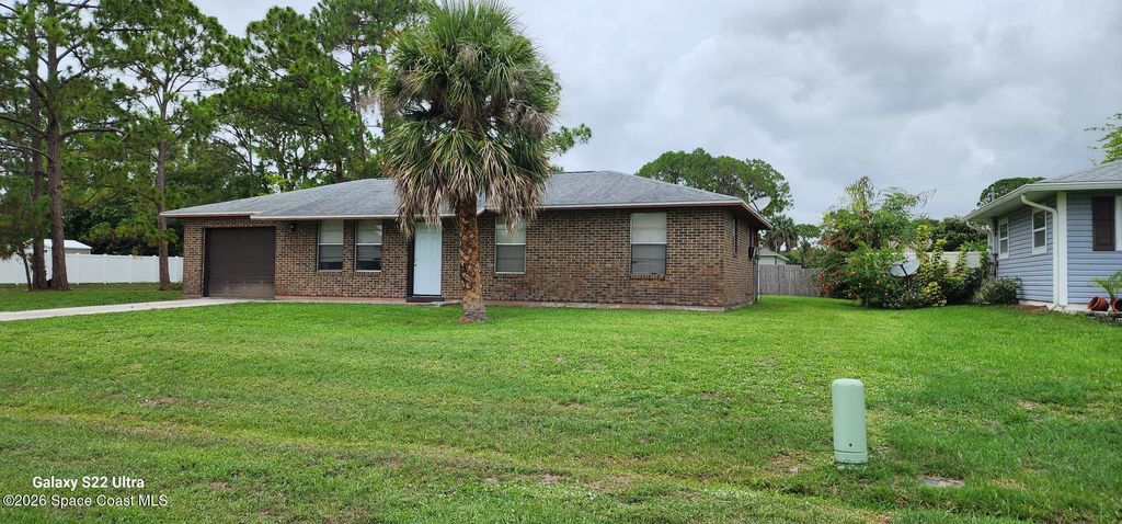 839 Custer Street NW, Palm Bay, FL 32907