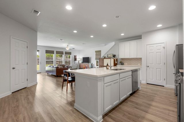 16601 SUMPTUOUS DR, Manor, TX 78653