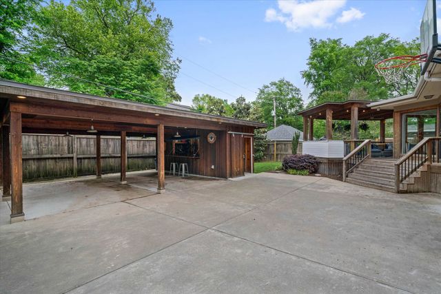 1620 CARR AVE, Memphis, TN 38104
