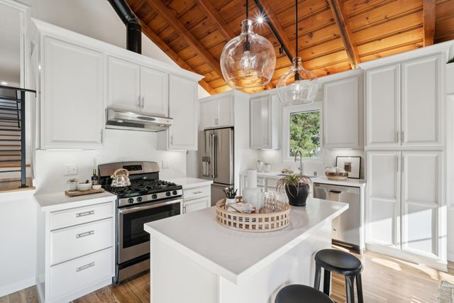 6308 6308 Heather Ridge, Oakland, CA 94611