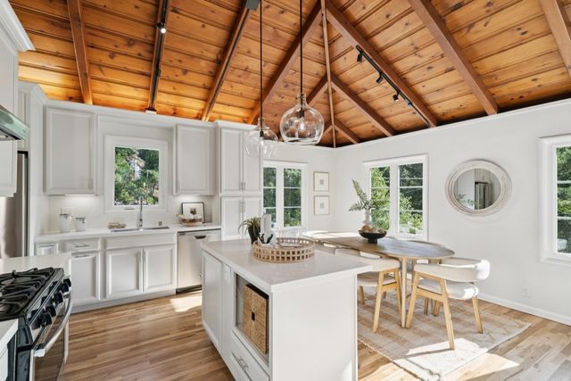 6308 6308 Heather Ridge, Oakland, CA 94611