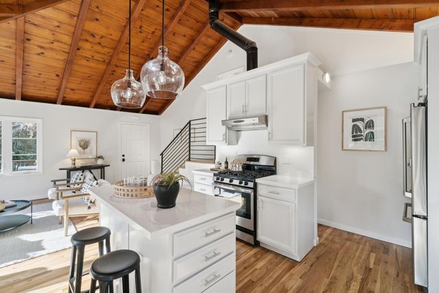 6308 6308 Heather Ridge, Oakland, CA 94611