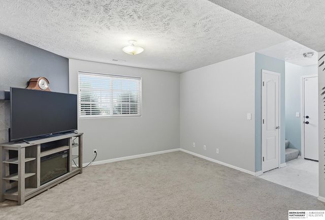 11710 S 209th Avenue, Gretna, NE 68028