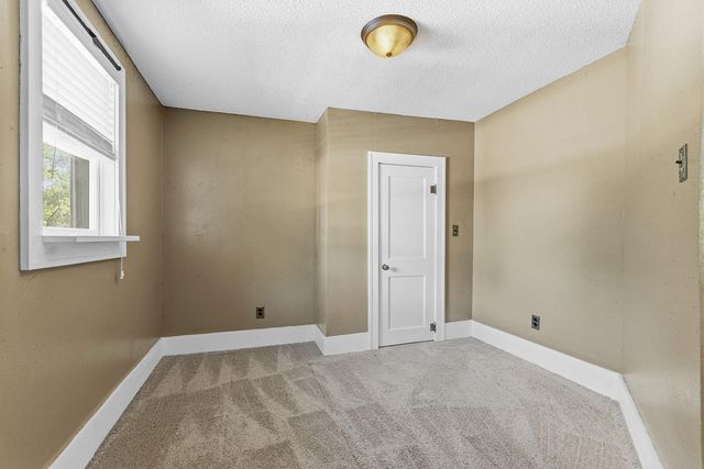 922 W BROADWAY, Columbia, MO 65203