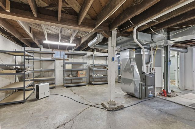 922 W BROADWAY, Columbia, MO 65203