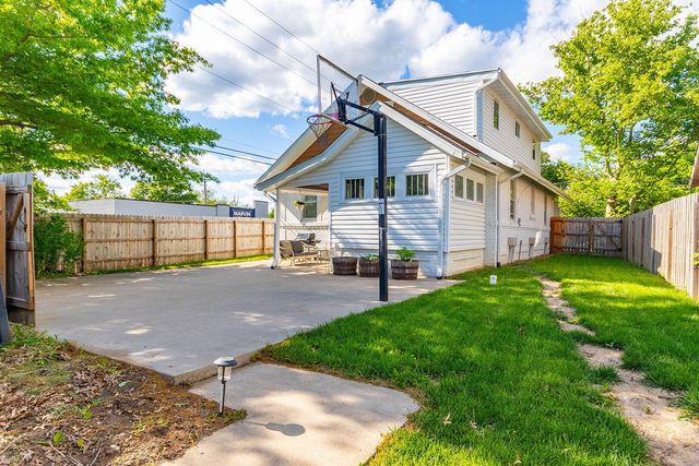 922 W BROADWAY, Columbia, MO 65203