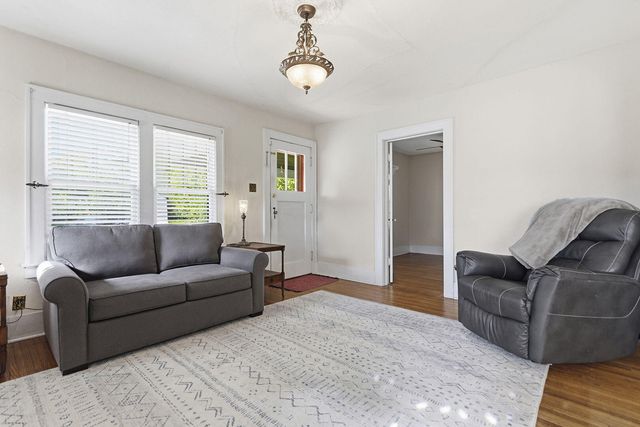 922 W BROADWAY, Columbia, MO 65203