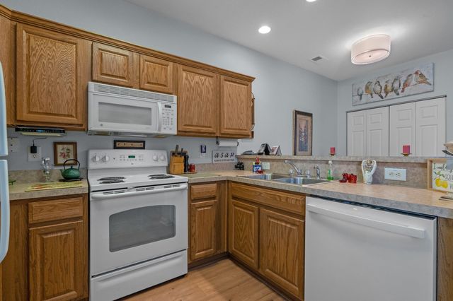 147 Chenoa Dr Unit E, Murrells Inlet, SC 29576