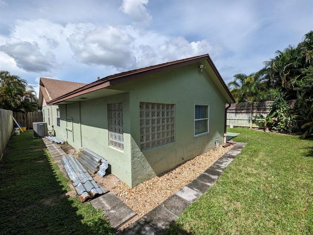 2394 ZEDER Avenue, Delray Beach, FL 33444