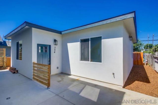752 W 9th Avenue, Escondido, CA 92025