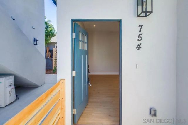 752 W 9th Avenue, Escondido, CA 92025