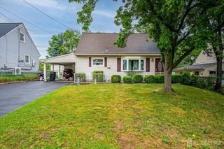 29 Kendall Drive, Parlin, NJ 08859