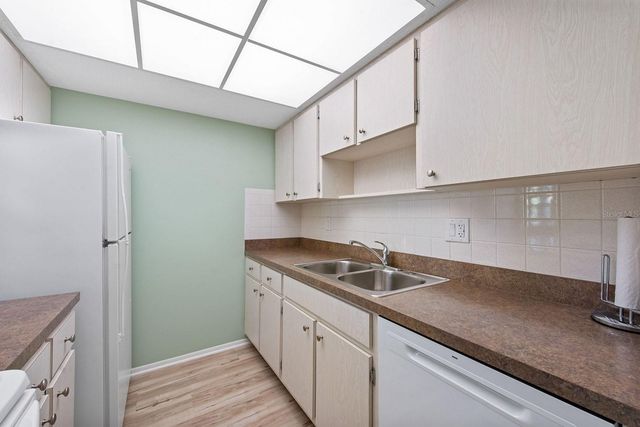 9 QUAILS RUN BOULEVARD 9, Englewood, FL 34223