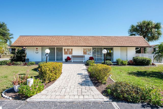 9 QUAILS RUN BOULEVARD 9, Englewood, FL 34223