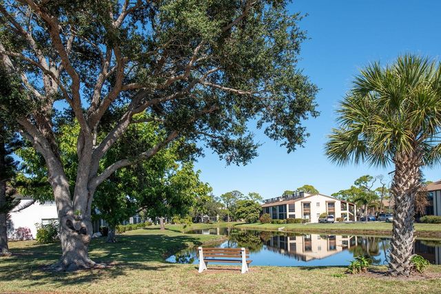 9 QUAILS RUN BOULEVARD 9, Englewood, FL 34223