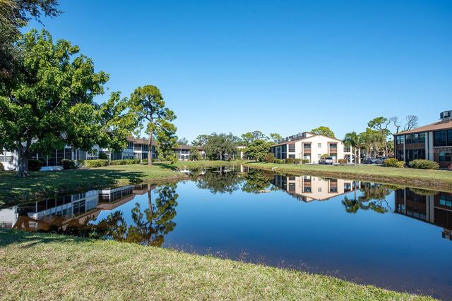 9 QUAILS RUN BOULEVARD 9, Englewood, FL 34223