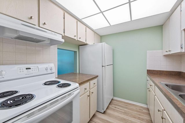 9 QUAILS RUN BOULEVARD 9, Englewood, FL 34223