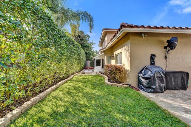 11300 Knot Way, Cooper City, FL 33026