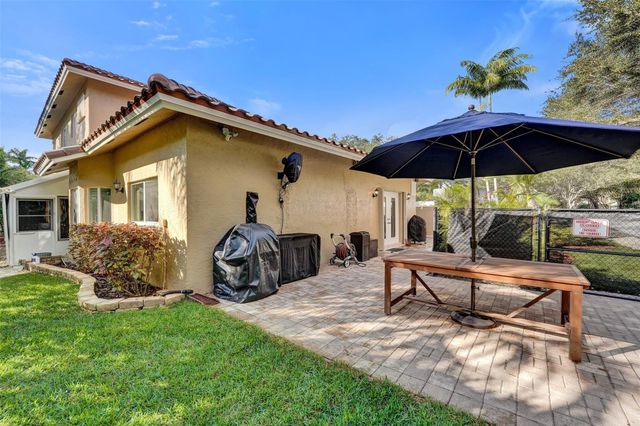 11300 Knot Way, Cooper City, FL 33026