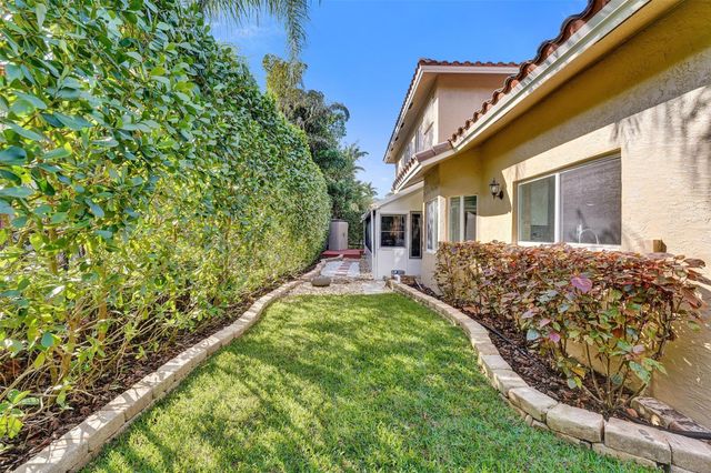 11300 Knot Way, Cooper City, FL 33026