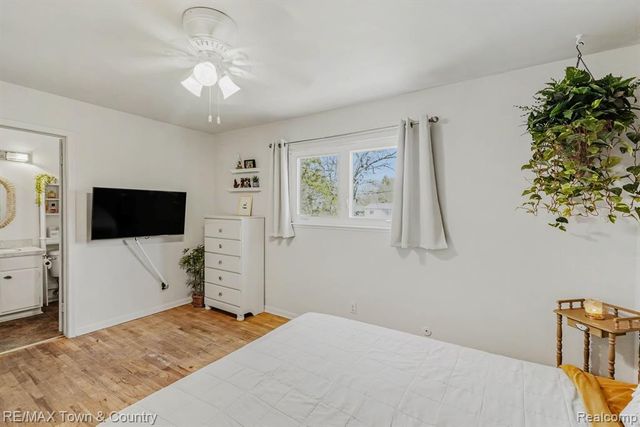 527 Spring Lane, Flushing, MI 48433