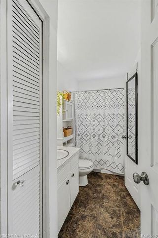 527 Spring Lane, Flushing, MI 48433