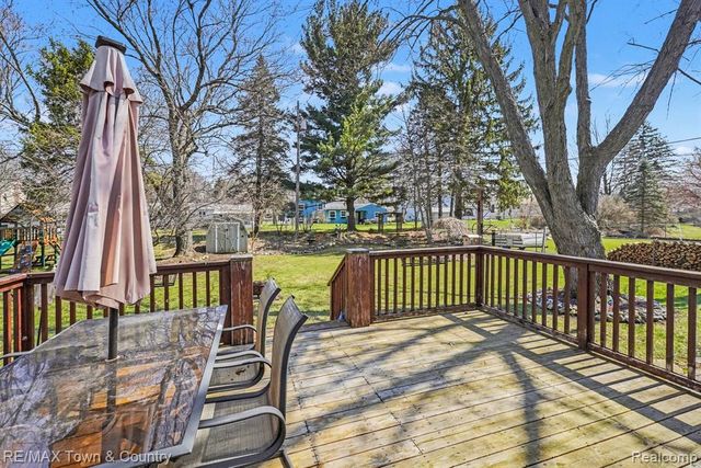 527 Spring Lane, Flushing, MI 48433