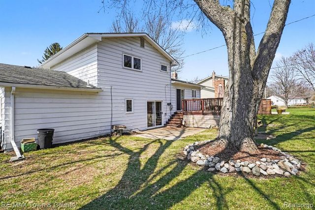 527 Spring Lane, Flushing, MI 48433