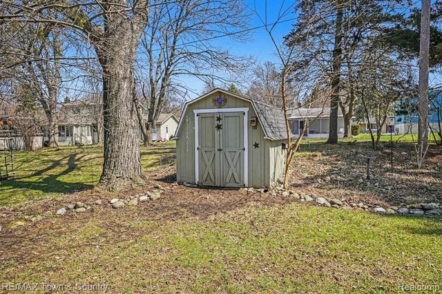 527 Spring Lane, Flushing, MI 48433