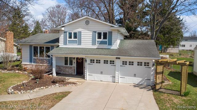 527 Spring Lane, Flushing, MI 48433