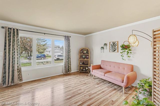 527 Spring Lane, Flushing, MI 48433