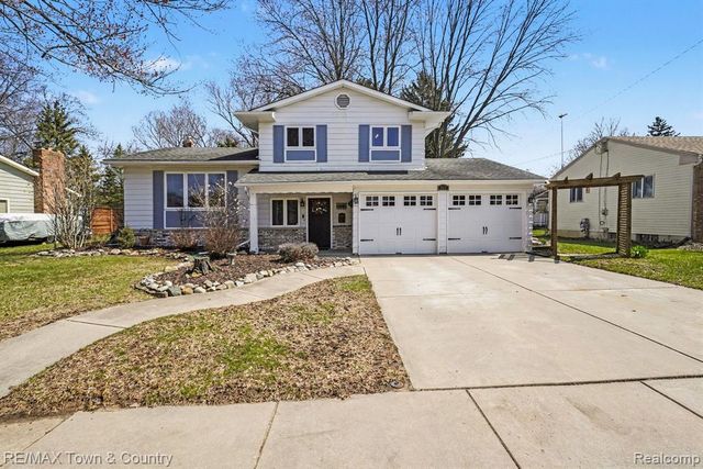 527 Spring Lane, Flushing, MI 48433