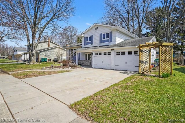 527 Spring Lane, Flushing, MI 48433